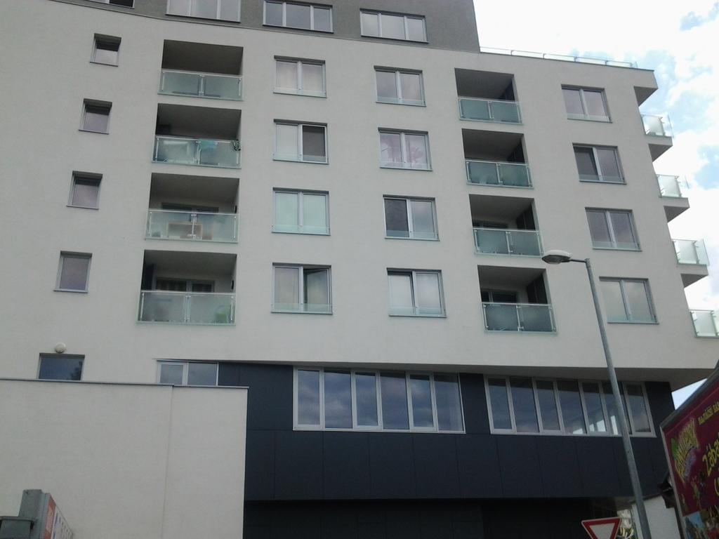 Apartman Halex Centrum City Aupark Πιεστάνυ Εξωτερικό φωτογραφία