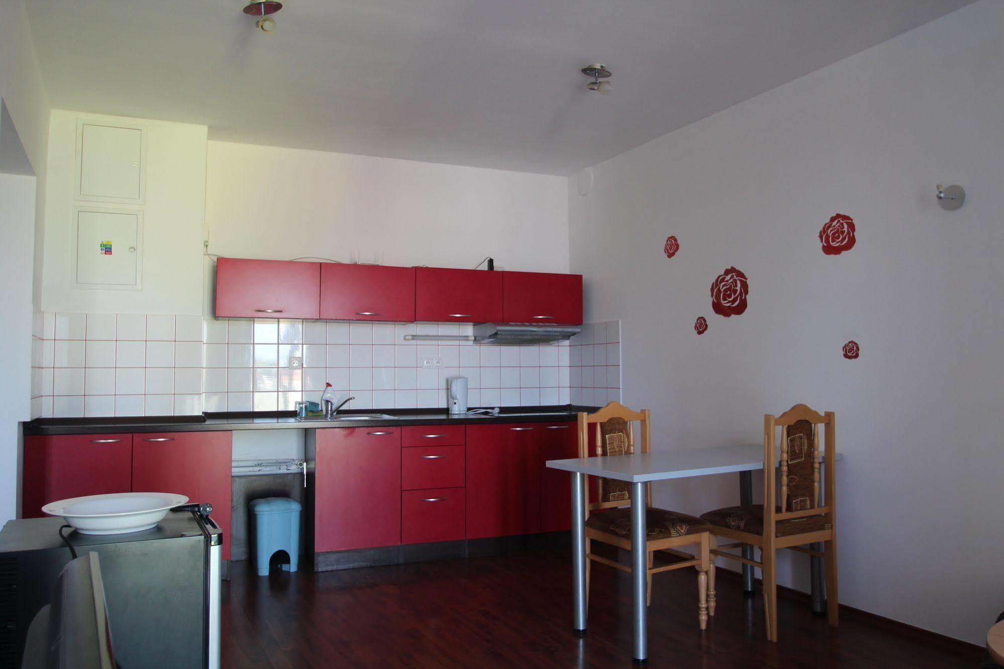 Apartman Halex Centrum City Aupark Πιεστάνυ Εξωτερικό φωτογραφία